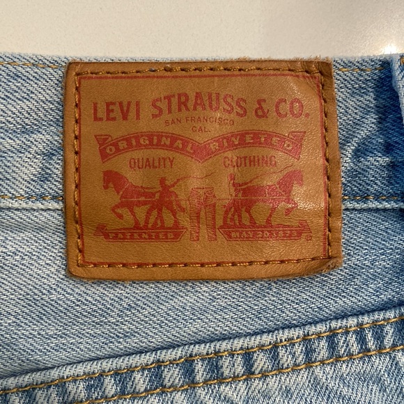 Levi boyfriend denim shorts light wash size 25 - Picture 3 of 4